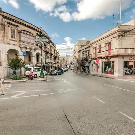 Homey 1br With Balcony In Heart Of Malta By 360 Estates Lägenhet *
